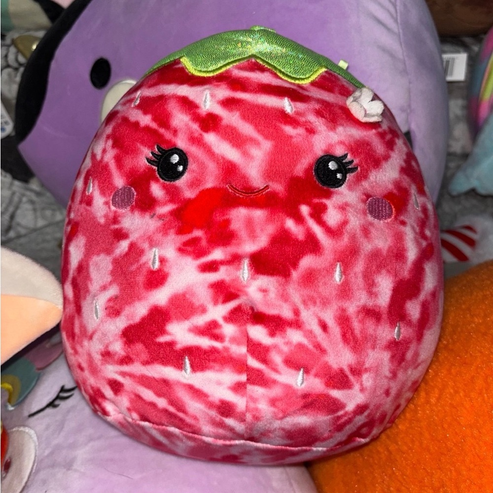 Squishmallow Strawberry - Red